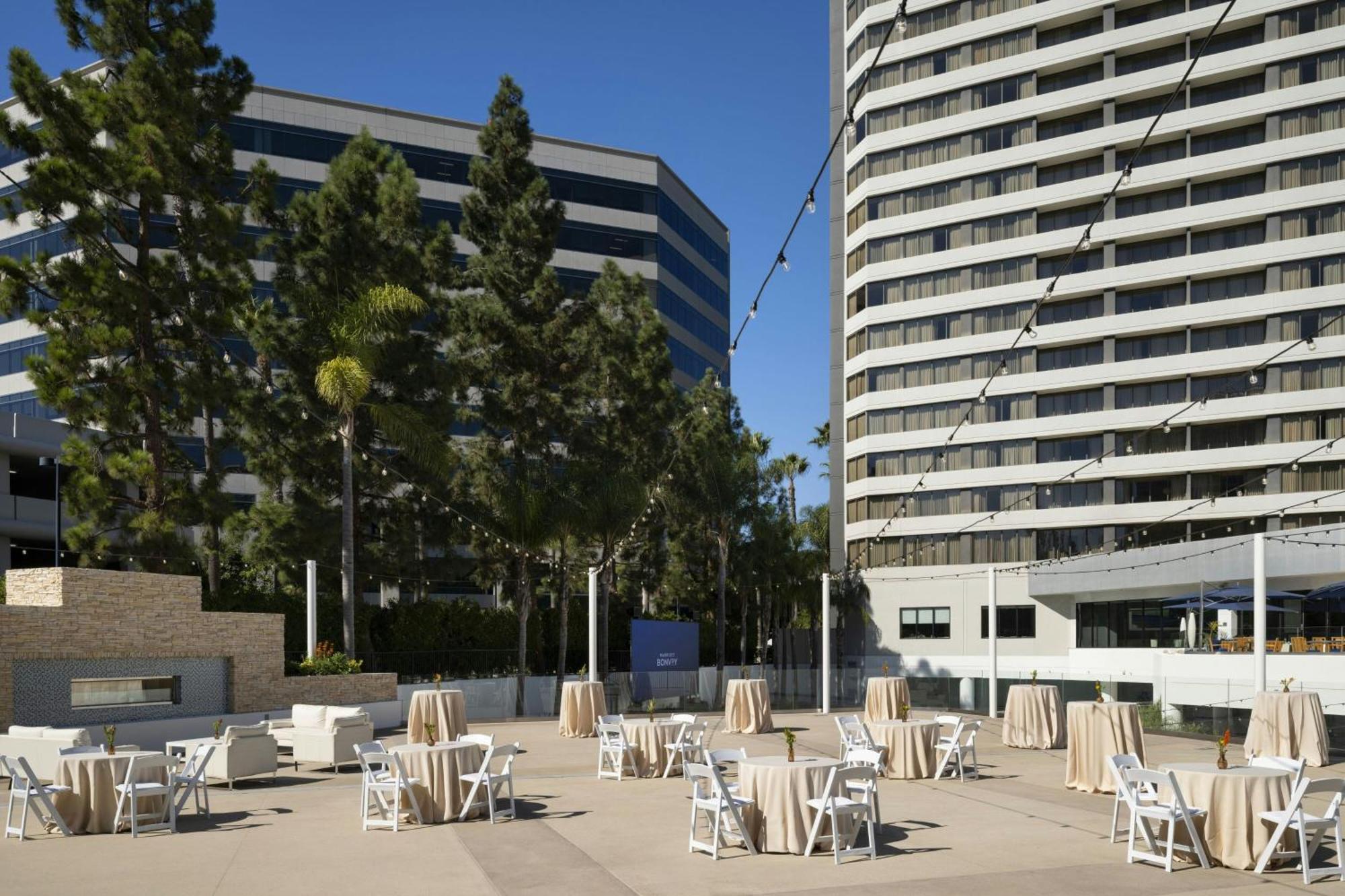 Irvine Marriott Hotel Exterior photo